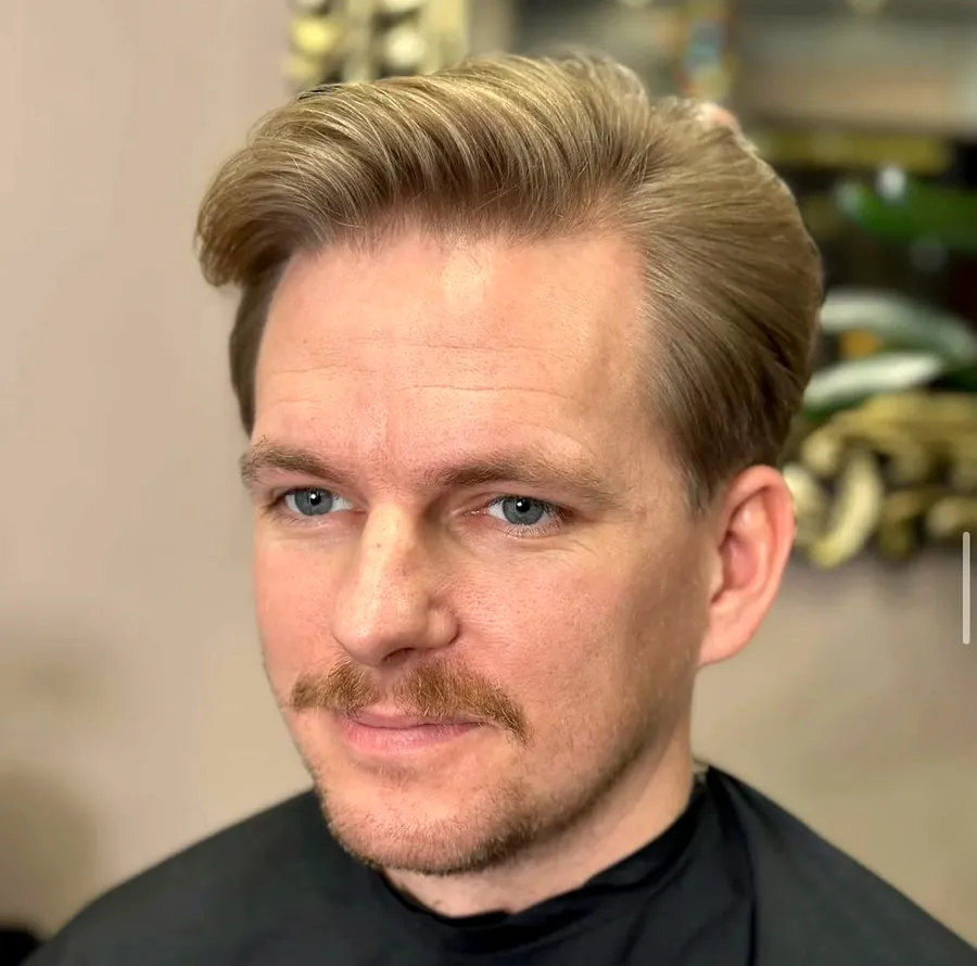 Corte masculino com topete, finalizado